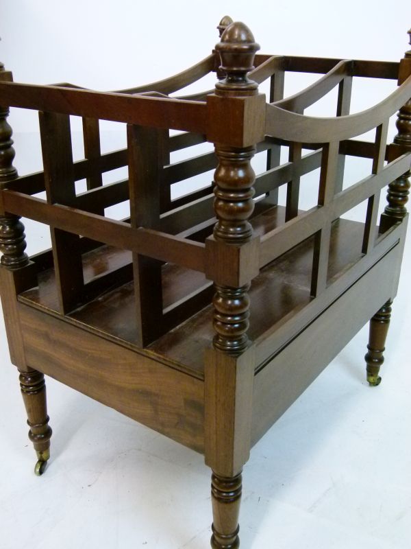 Mahogany three-division canterbury of slatted form over drawer, the blocked and turned uprights - Bild 6 aus 11