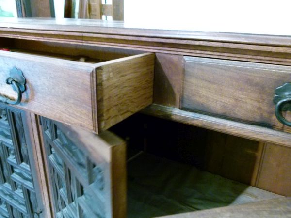 19th Century Continental carved walnut side cabinet, the moulded rectangular top over two frieze - Bild 12 aus 14