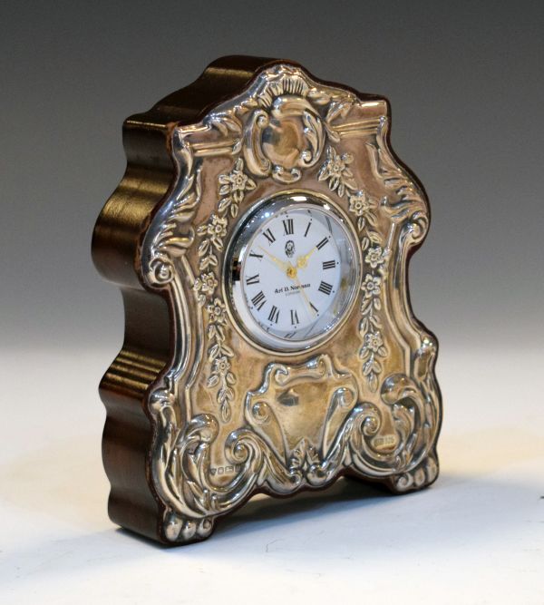 Elizabeth II silver fronted desk timepiece by Ari D Norman, London, Sheffield 1995, 10.5cm high