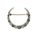 9ct white gold, diamond and emerald crescent bar brooch, 4.7g gross approx