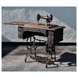 Singer treadle sewing machine with box cover, 65cm wide