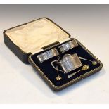 George V three piece silver cruet set, Sheffield 1921, cased, 3.2toz approx