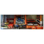 Assorted collection of various 00 gauge Hornby railways train set items to include; R414 Operating