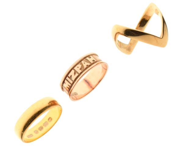 Three assorted gold rings comprising: 22ct gold wedding band, size Q, 9ct gold 'Mizpah' ring, size O