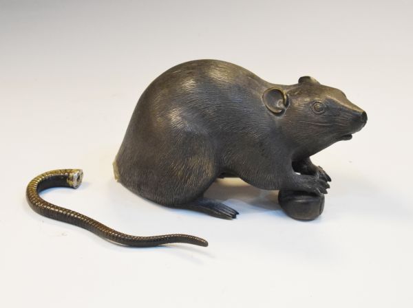 Early 20th Century Japanese cast bronze model of a rat, 15cm long (tail detached but present)