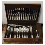 Oak-cased canteen of Kings pattern silver-plated cutlery