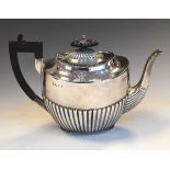 Early 20th Century silver teapot, hallmarks for Sheffield, date letter indistinct, 18cm high, 19.