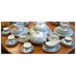 Wedgwood - Extensive 'Florentine' pattern dinner service