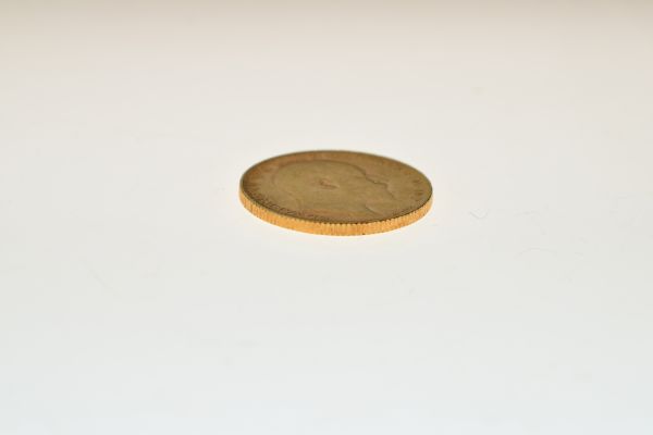 Gold Coin - Edward VII sovereign 1904 Condition: Signs of surface wear heavier on Monarch's side - - Image 4 of 4