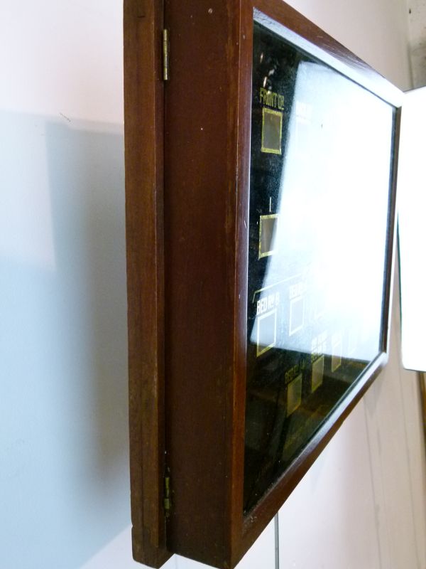 Early 20th Century servants bell call box, the rectangular verre eglomisé panel of twenty-six - Image 5 of 10
