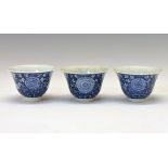 Set of three 18th Century Chinese porcelain tea bowls, having hand painted chrysanthemum decoration,