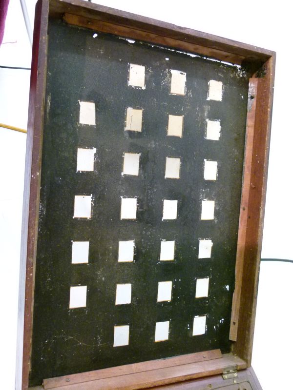 Early 20th Century servants bell call box, the rectangular verre eglomisé panel of twenty-six - Image 7 of 10