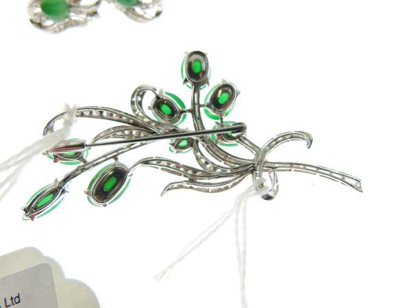 Jade and diamond brooch and earring set, the spray brooch set with eight jade cabochons and set with - Image 4 of 6