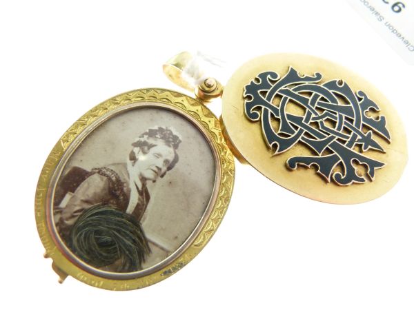 Victorian gold locket, with applied black enamel monogram, swing open action, containing a - Image 5 of 7