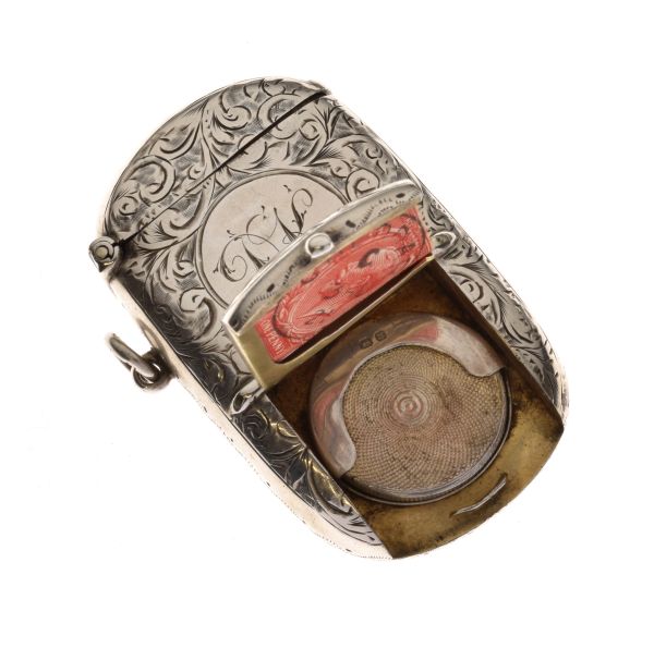 Victorian silver vesta case with integral stamp and sovereign holder, having allover engraved floral - Image 8 of 8