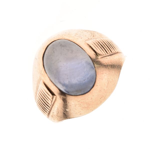 Single stone star sapphire ring, unmarked, the cabochon approximately 11mm x 7.8mm x 7.3mm deep,