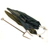 Wrought iron log fork, 98cm long plus two fishing umbrellas