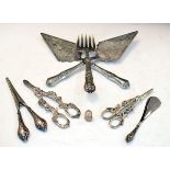 Silver handled glove stretchers, shoe horn, bread fork and other silver plated items including