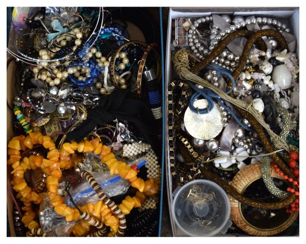 Assorted dress, costume and fashion jewellery