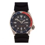 Seiko - Gentleman's automatic 'Diver's' 200m wristwatch, black dial with luminous hour markers,