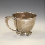 George V silver Art Deco style cup, Birmingham 1928, 6.5cm high, 2.8toz approx