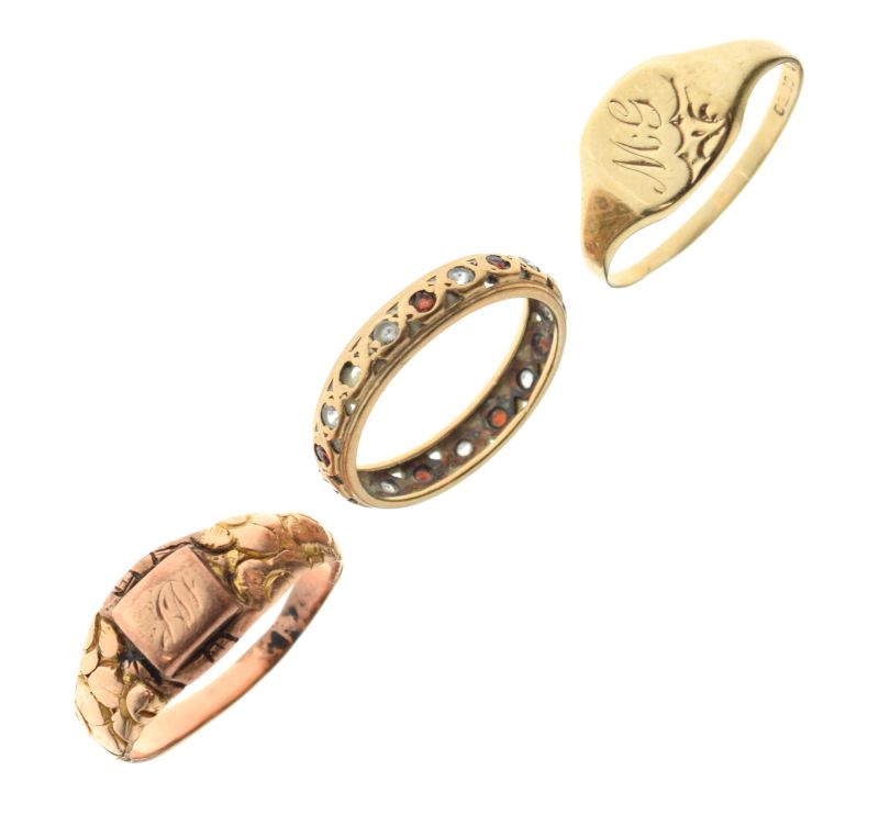 Three assorted 9ct gold and yellow metal rings comprising, two signet rings and a full eternity