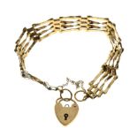 9ct gold gate-link bracelet with heart-shaped padlock, 10.7g approx