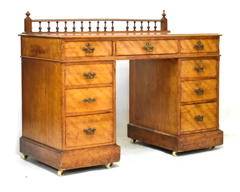 Late 19th Century birch dressing table/kneehole desk fitted nine drawers, 120cm wide