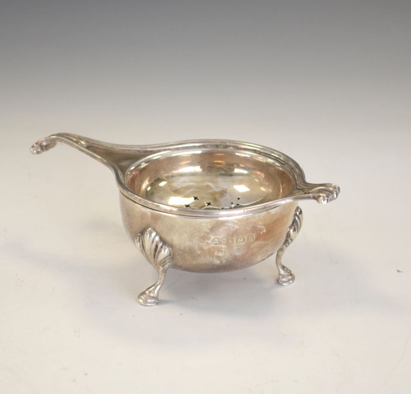 George VI silver tea strainer and dish, Birmingham 1938, 3.2toz approx