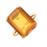 Yellow metal dress ring set large citrine-coloured faceted rectangular stone, approx 16mm largest