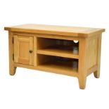 Modern oak television and entertainment stand fitted two shelves and one cupboard door, 90cm wide