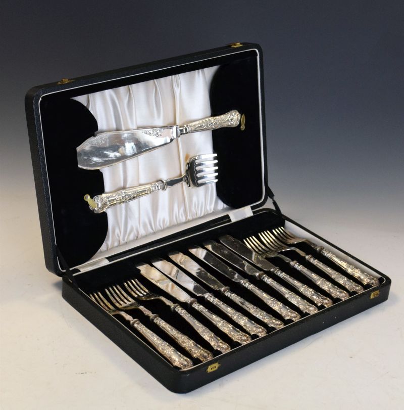 Cased set of Edward VIII/George V silver handled fish cutlery and servers, Sheffield 1936/1937