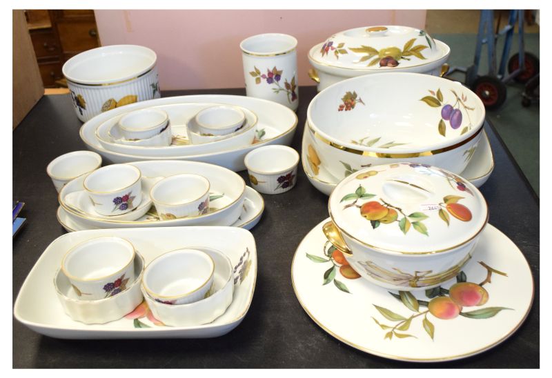 Quantity of Royal Worcester Evesham pattern oven-to-table ware