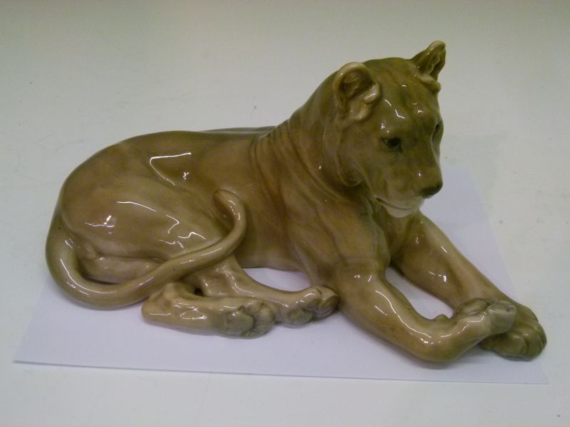 Royal Copenhagen porcelain figure of a lioness, modelled in recumbent pose, with printed and painted - Image 2 of 6