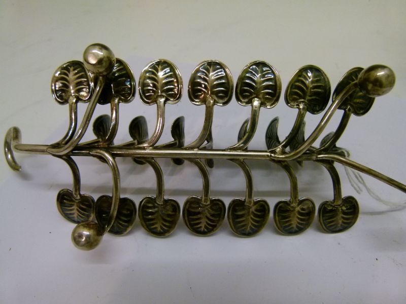 Victorian silver toast rack, having seven branches with lily pad terminals standing on four ball - Image 4 of 6