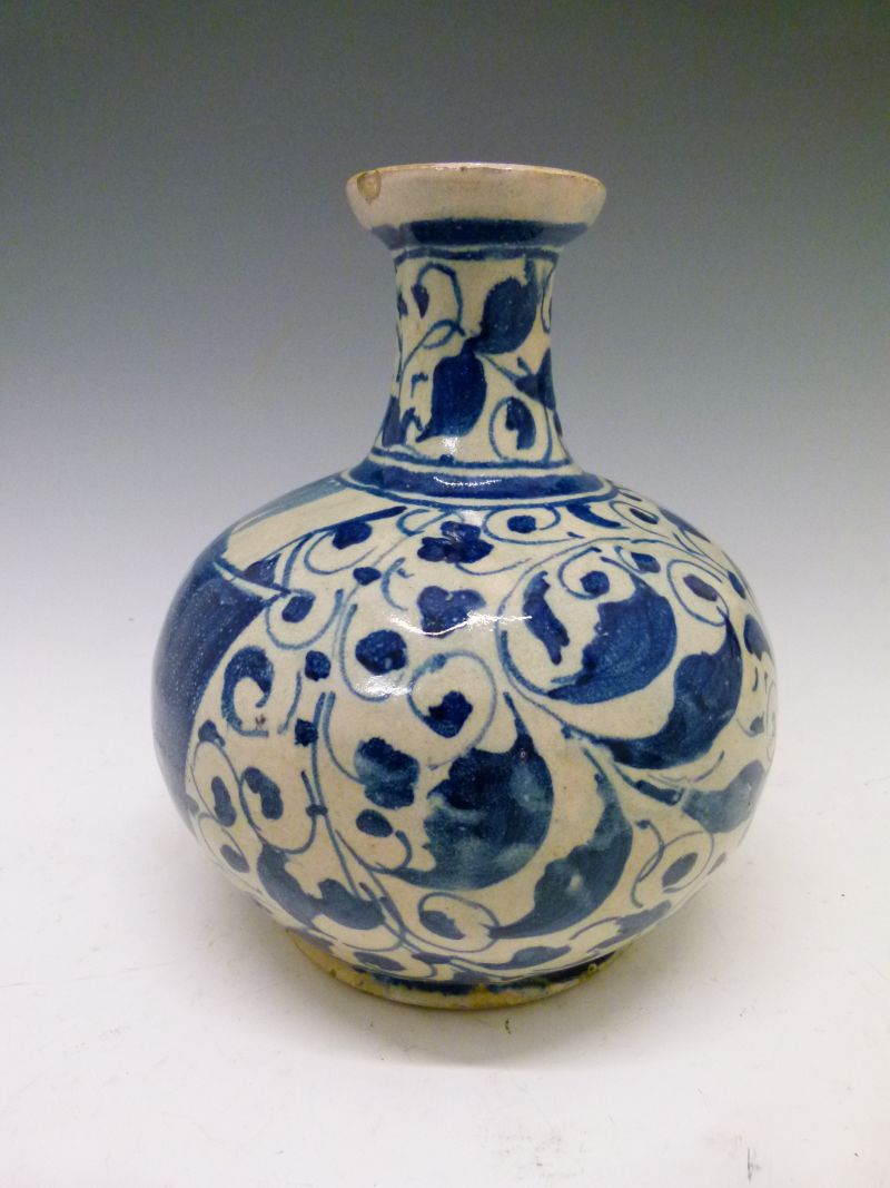 19th Century Italian baluster maiolica drug or apothecary bottle having blue and white painted - Image 3 of 7