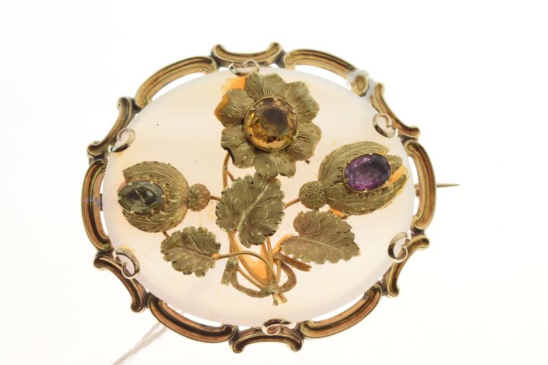 Victorian agate panel brooch, in unmarked gold, applied to the agate is a gem set foliate motif, 5. - Image 2 of 6