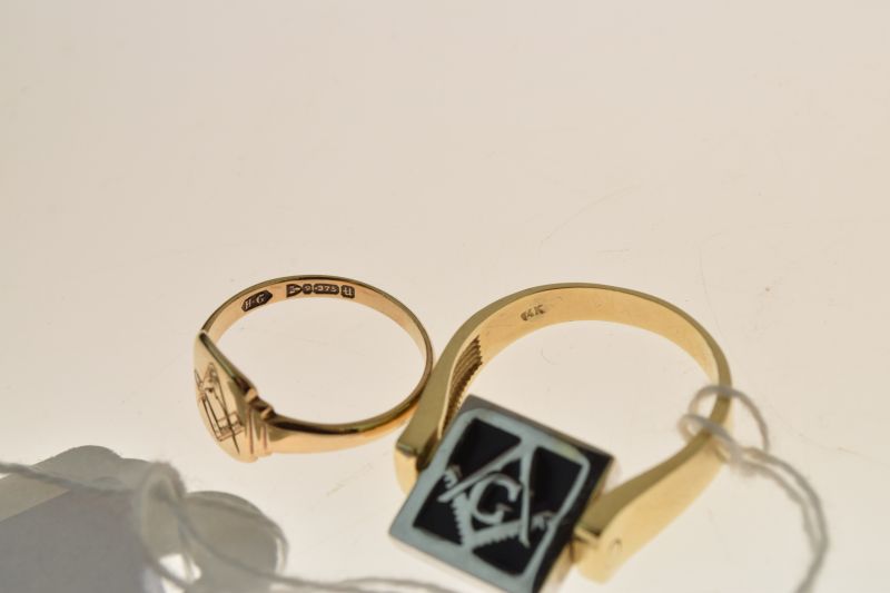 Swivel Masonic ring, stamped '14k', the swivel head with set square and compass enclosing a letter - Image 6 of 6
