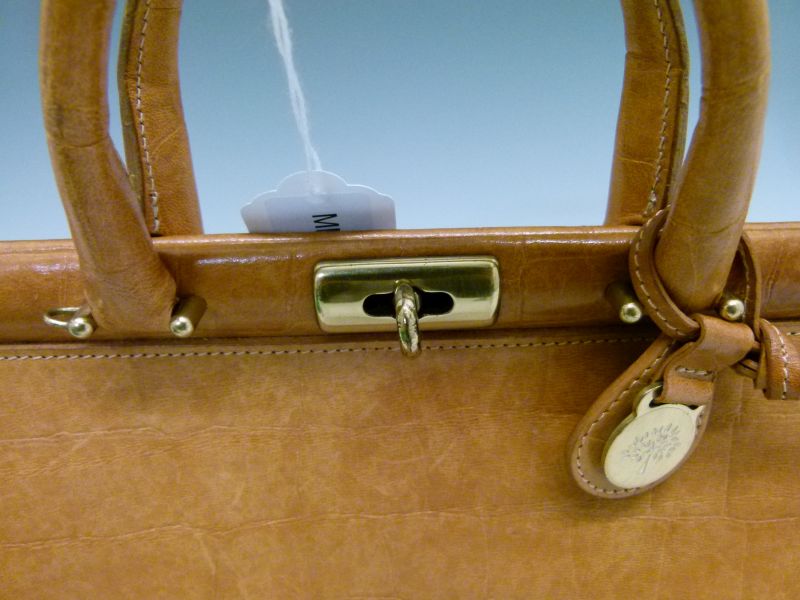 Mulberry brown Congo leather Gladstone handbag, having twist lock and add-on shoulder strap, with - Image 2 of 6