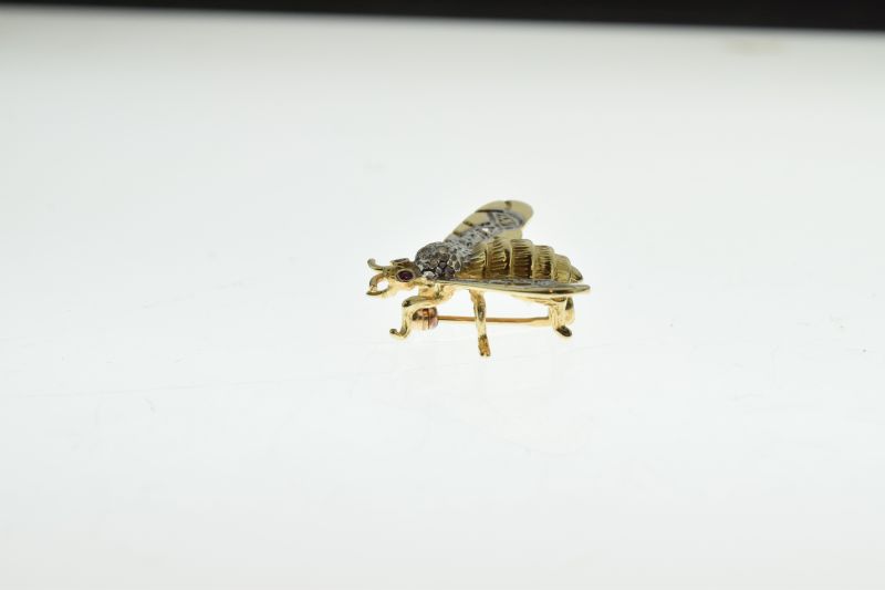 Diamond and ruby set bee brooch, stamped '14k', 'J.M.' and copyright mark, a diamond to each wing - Image 4 of 7