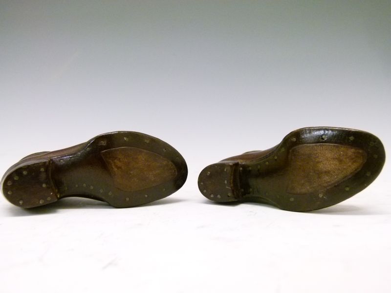Pair of World War I prisoner-of-war novelty snuff boxes, in the form of leather boots, the oval - Image 7 of 8