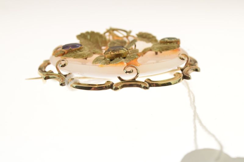 Victorian agate panel brooch, in unmarked gold, applied to the agate is a gem set foliate motif, 5. - Image 3 of 6