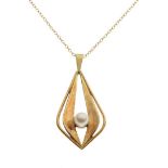 9ct gold pendant of open leaf design set single pearl, with fine belcher-link chain, 2.1g gross