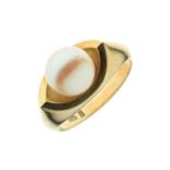 Yellow metal dress ring set large single pearl, shank stamped 585, size O, 5g gross approx
