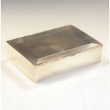 George V silver table top cigarette box, the hinged lid having engine turned decoration, Chester