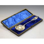 Victorian cased silver spoon with twist handle engraved decoration and gilt bowl, Sheffield 1890,
