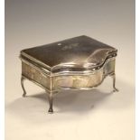George V silver shaped trinket box standing on four cabriole legs, Birmingham 1920
