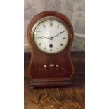 A small early 20th century mantel clock,