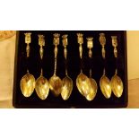 A set of 8 French silver teaspoons surmo