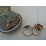 9CT GOLD SIGNET RINGS(2) GOLD BAND AND EAR RINGS 10GRM EST £80-£120